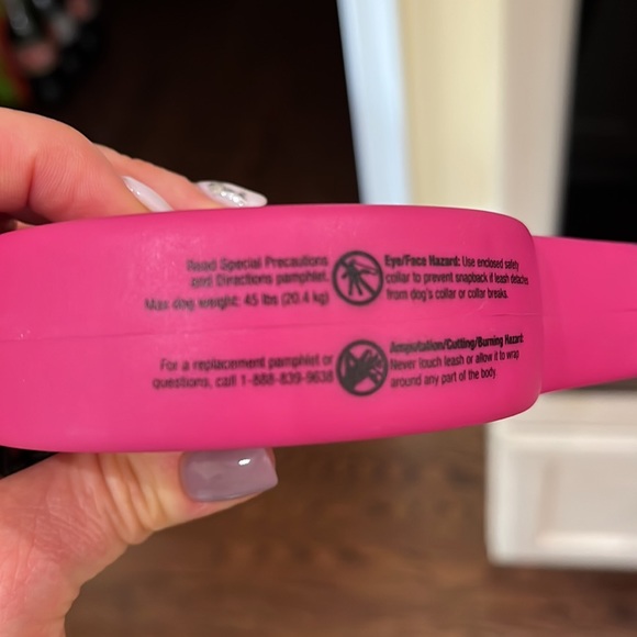 Kong retractable pink leash. Approximately 16 ft. Maximum dog weight 45 lbs. - Picture 5 of 5